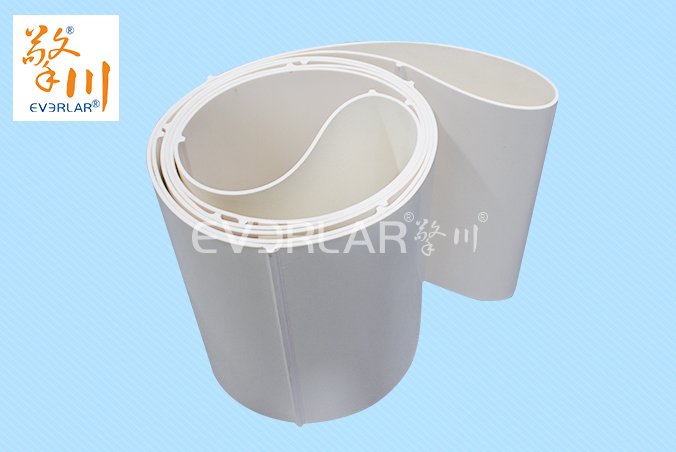 白色PU輸送帶加導條耐磨平穩(wěn)易清潔工業(yè)皮帶