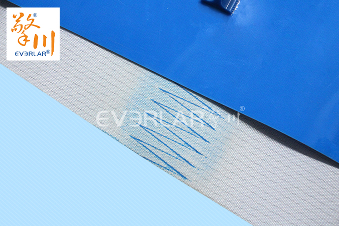 藍(lán)色PVC輸送帶加擋塊耐磨抗拉強度耐腐蝕工業(yè)皮帶