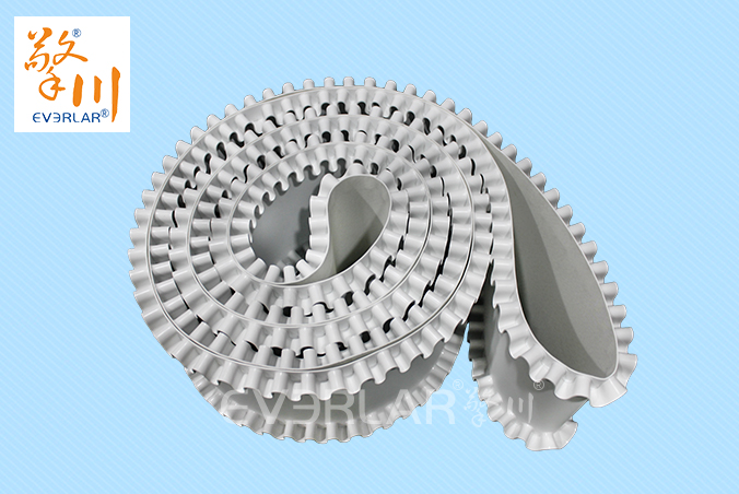 白色PU輸送帶加裙邊食品級耐油食品醫(yī)藥分揀輸送機(jī)皮帶廠家定制