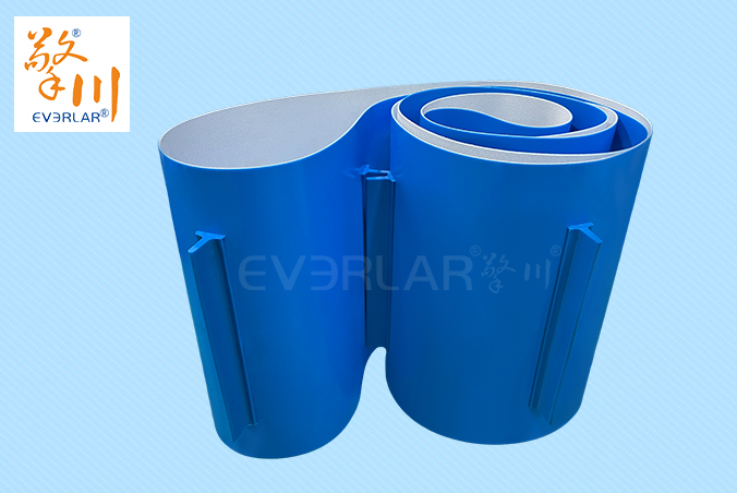 藍(lán)色PVC輸送帶加擋板導(dǎo)條耐磨防跑偏防掉落自動(dòng)化生產(chǎn)線物料傳送工業(yè)皮帶