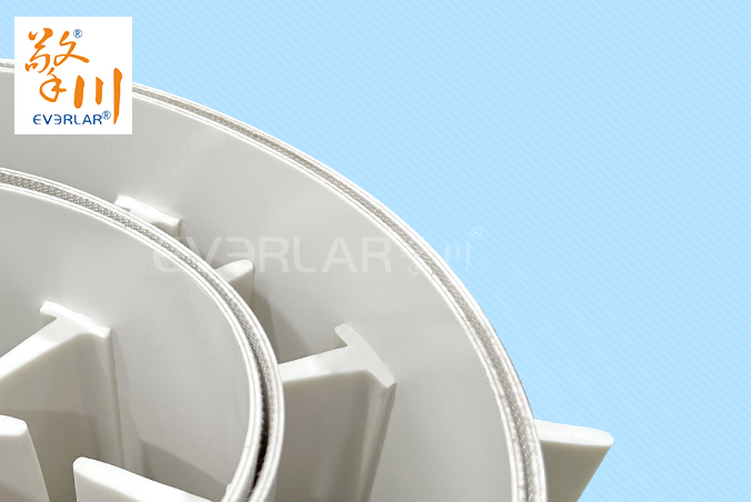 食品級(jí)白色PU輸送帶加擋板防滑落耐磨食品包裝分揀線傳送帶定制